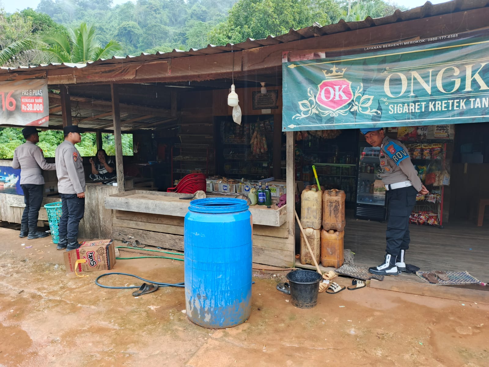 Patroli Pasar Desa, Polsek Lamandau Hadir Jaga Keamanan dan Dukung Aktivitas Ekonomi Warga
