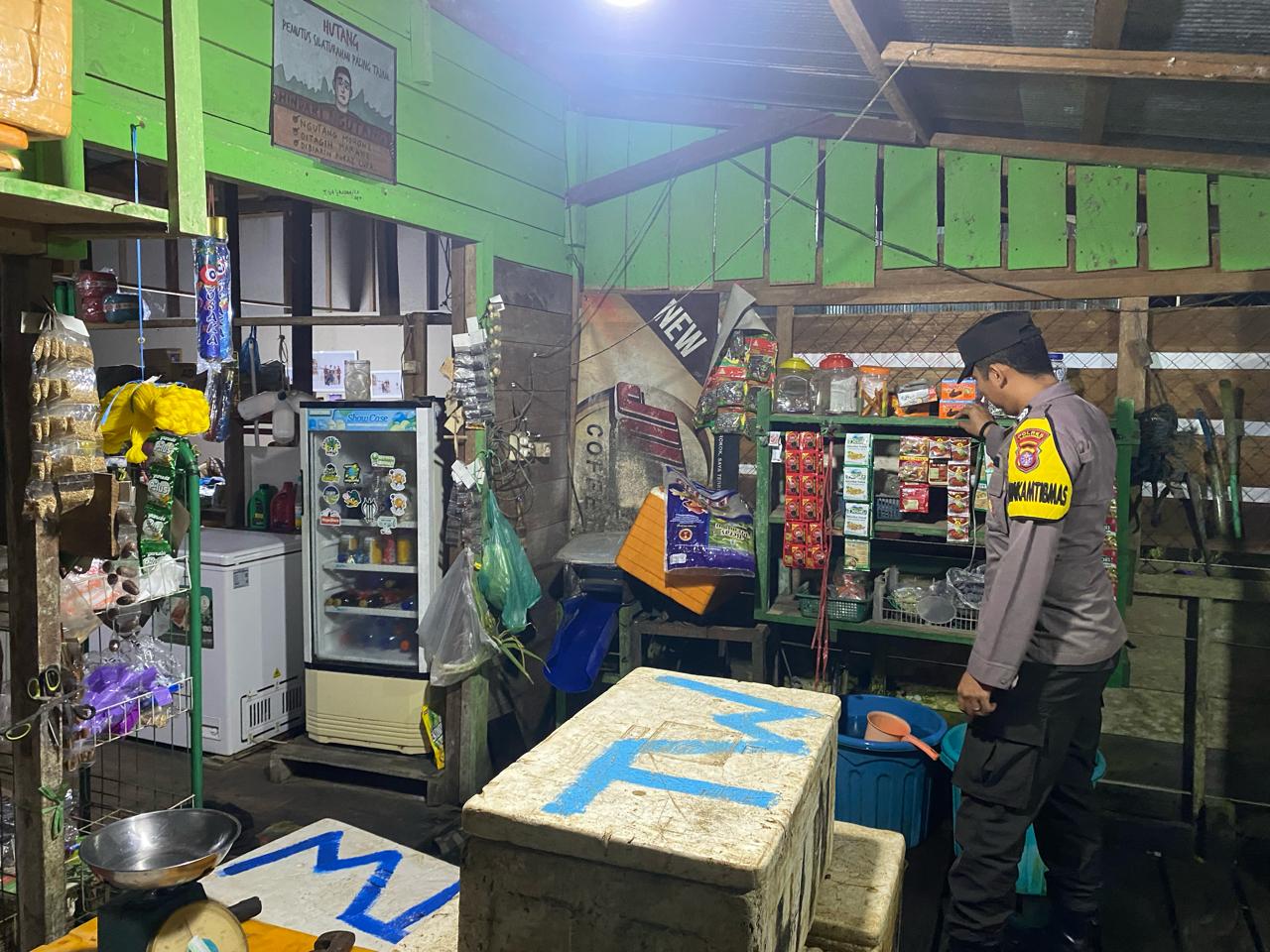 Monitoring Keamanan Pertokoan dan Warung, Polsek Delang Perkuat Kehadiran Polri di Tengah Masyarakat