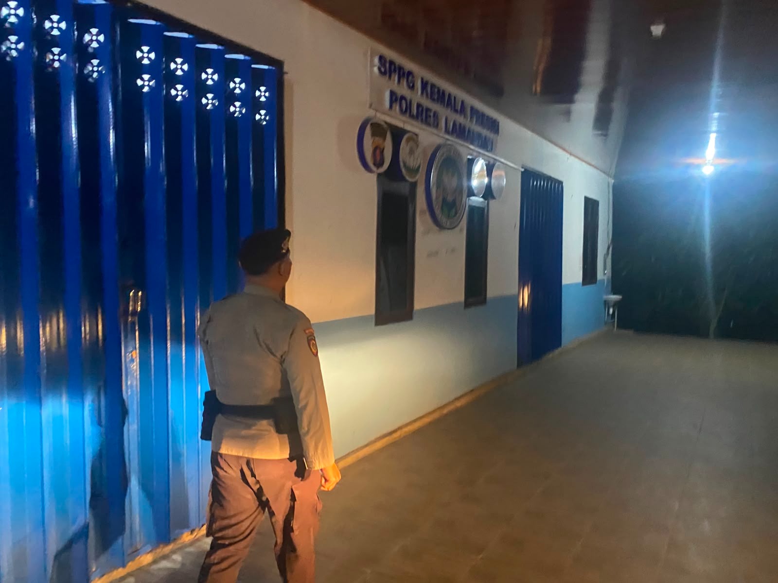 Pastikan Program Makan Bergizi Berjalan Optimal, Polsek Bulik Monitoring SPPG pada Malam Hari