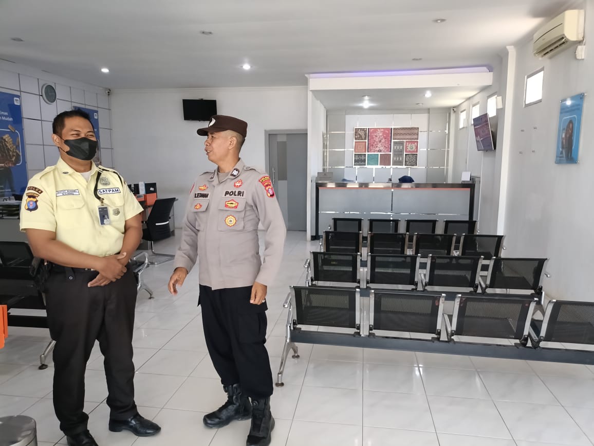 Cegah Gangguan Kamtibmas, Polsek Bulik Patroli Bank dan ATM Sekaligus Cek Keamanan Lingkungan Sekitar