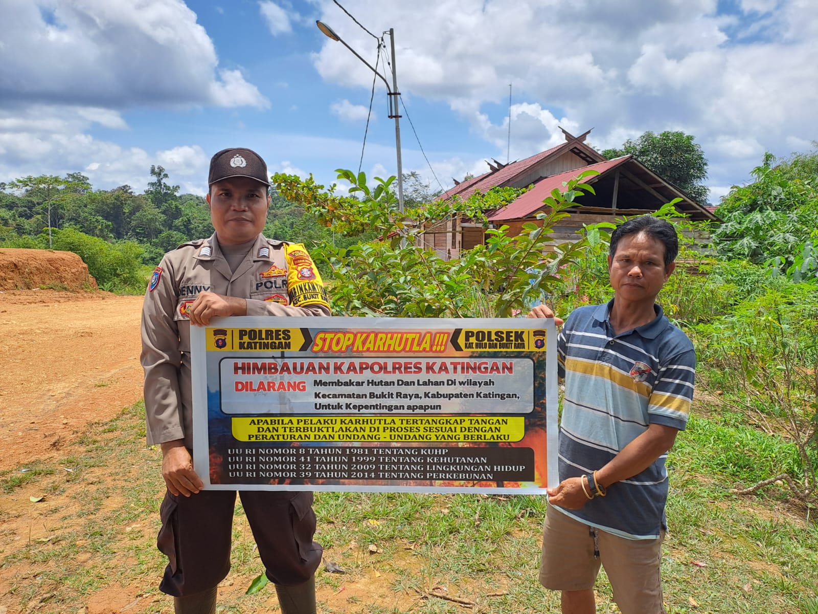 Upaya Pencegahan Kebakaran Hutan dan Lahan di Kecamatan Katingan Hulu dan Bukit Raya, Bhabinkamtibmas sosialisasi kepada masyarakat.
