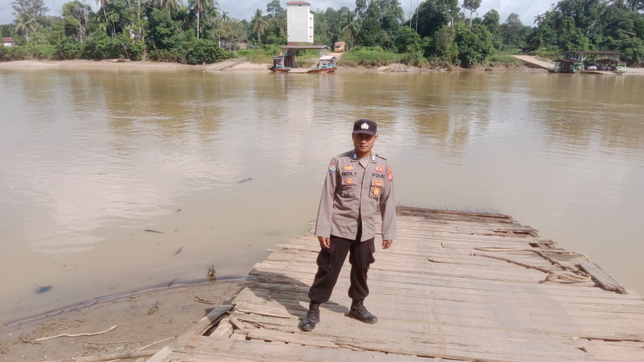 Personil Polsek Sanaman Mantikei Rutin Cek Debit Air
