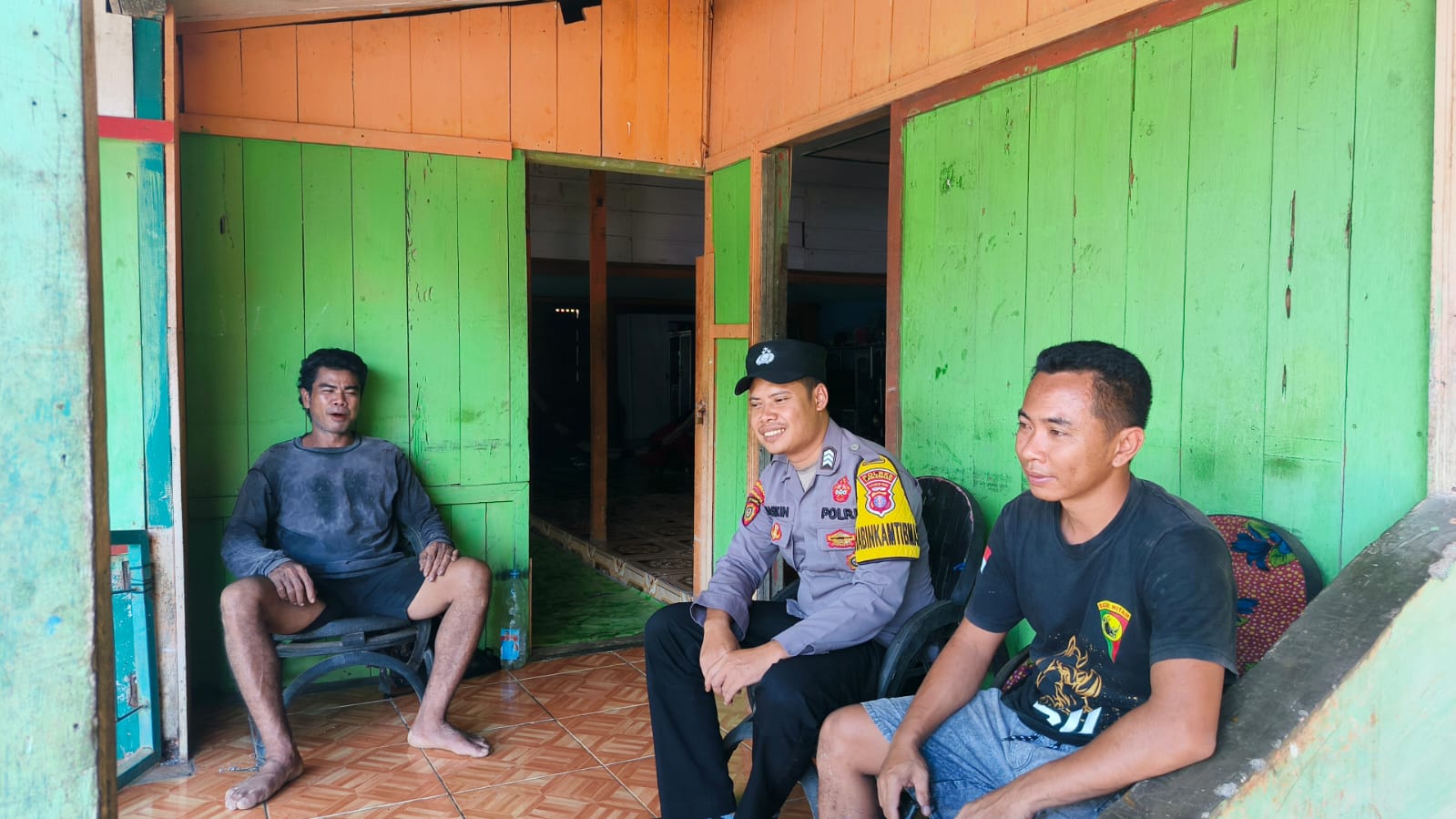 Door to Door System, Polsek Delang Sambangi Warga Perkuat Kemitraan dan Jaga Kamtibmas