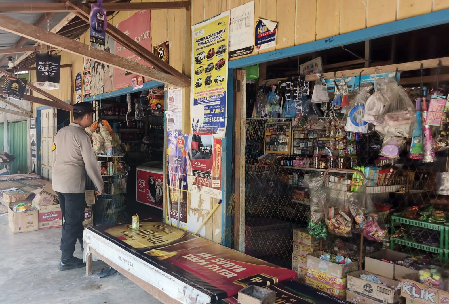 Sambangi Warung Warga, Polsek Delang Perkuat Kedekatan dengan Masyarakat Lewat Patroli Dialogis