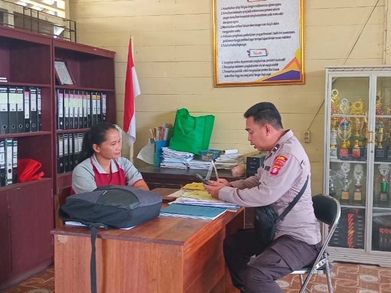 HADIR DI TENGAH AKTIVITAS WARGA, POLSEK MARIKIT OPTIMALKAN PATROLI SIANG ANTISIPASI KRIMINALITAS