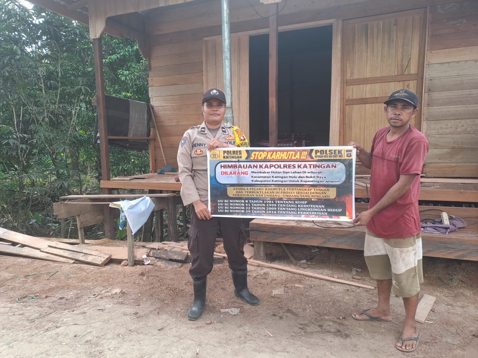 Upaya Pencegahan Kebakaran Hutan dan Lahan di Kecamatan Katingan Hulu dan Bukit Raya, Bhabinkamtibmas sosialisasi kepada masyarakat.