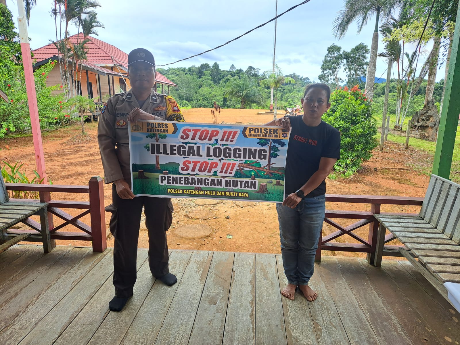 Upaya Pencegahan Penebangan Hutan secara Liar (Ilegal Logging), Bhabinkamtibmas sosialisasi kepada masyarakat.
