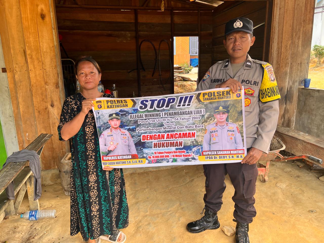 Bhabinkamtibmas Desa Dehes Sosialisasi tentang larangan Illegal Mining.