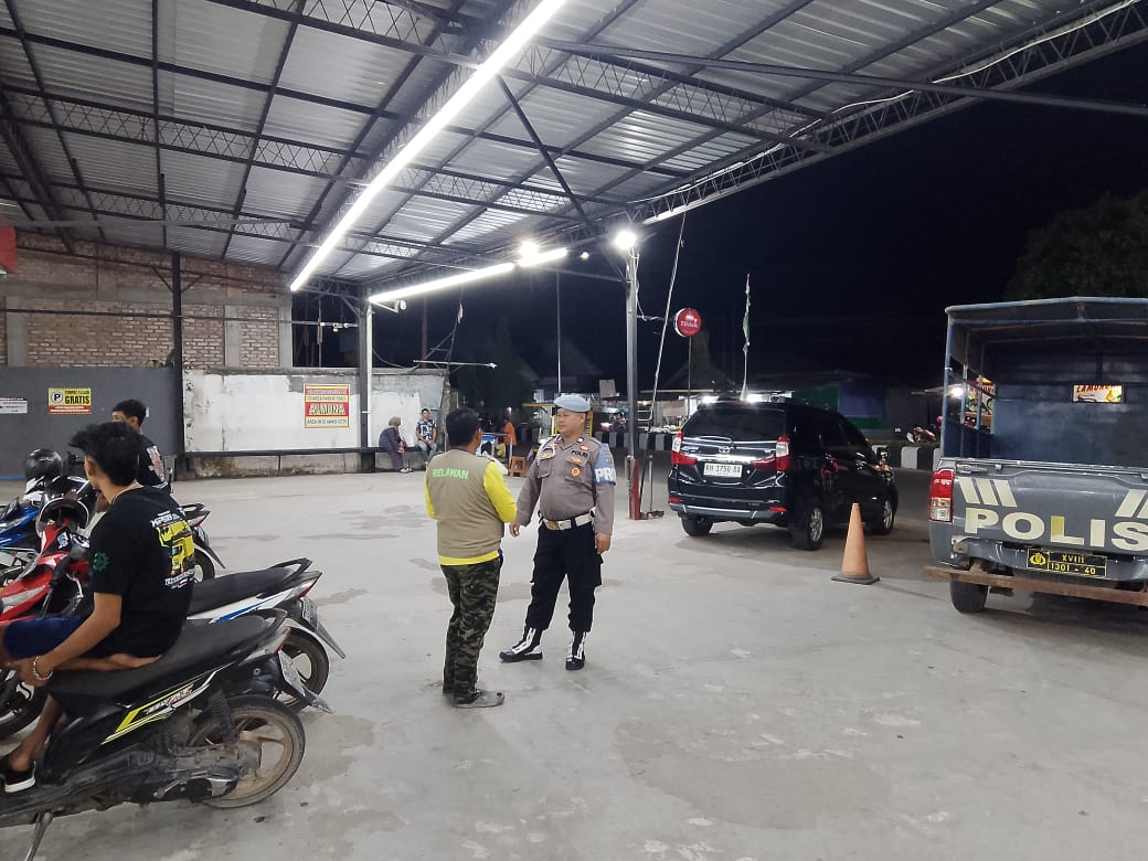 Polsek Bulik Berikan Imbauan Kamtibmas kepada Penjaga Parkir di Kawasan Perbankan