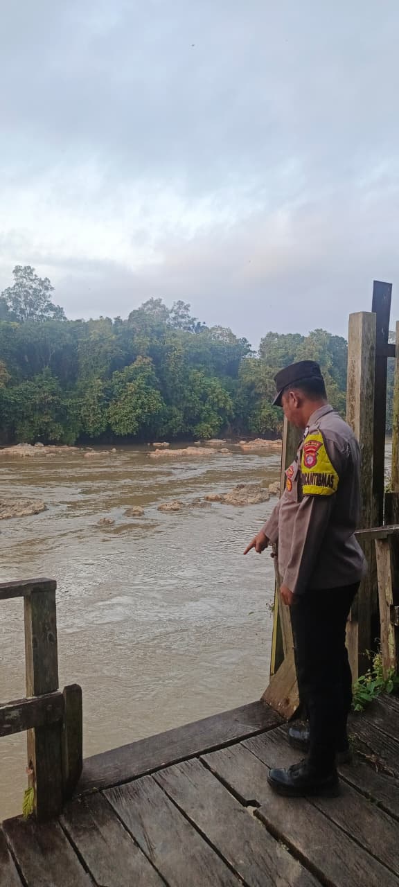 Polsek Lamandau Lakukan Monitoring Debit Air DAS Lamandau, Status Tetap Normal