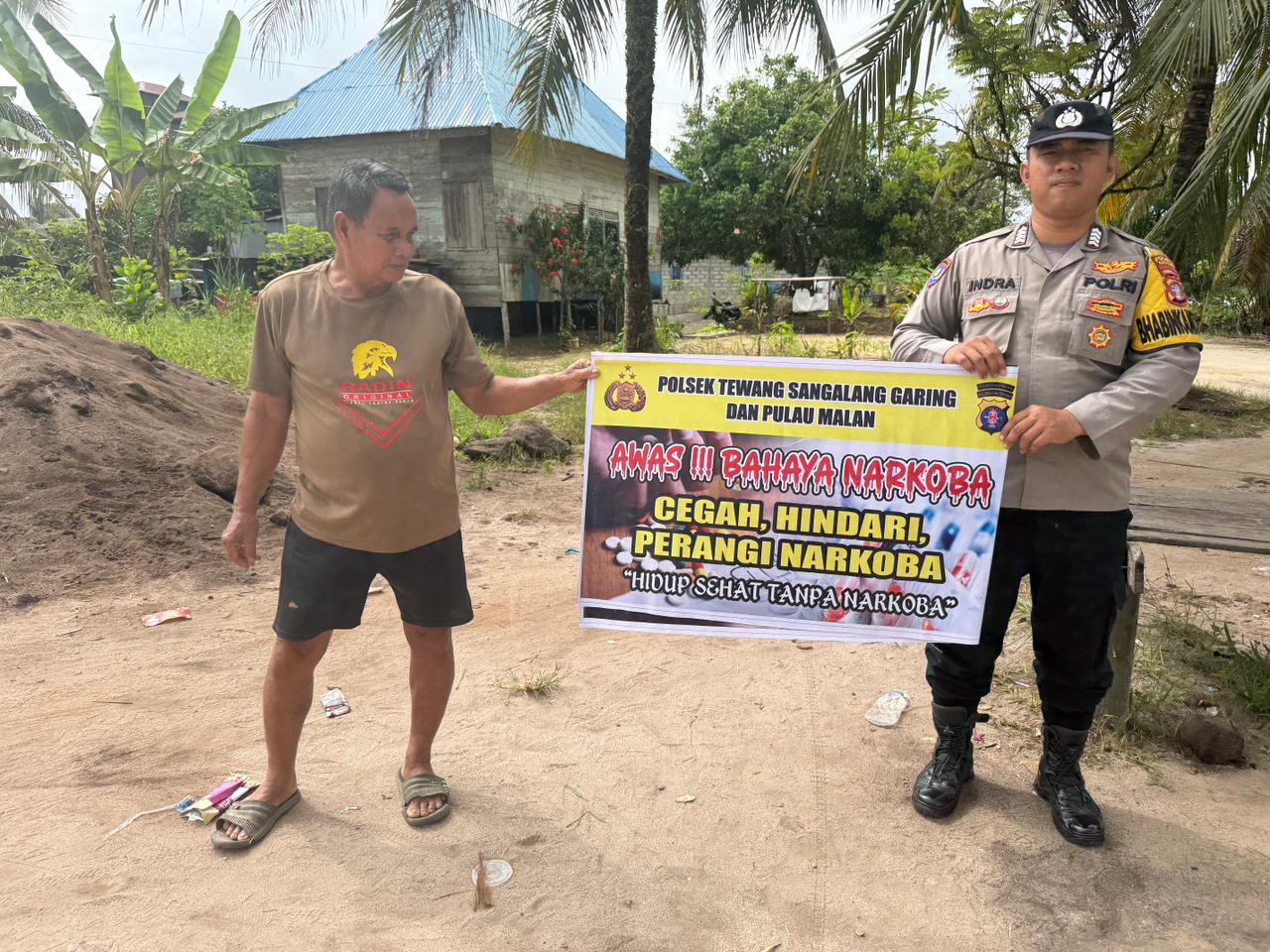 Melalui Imbauan dan media spanduk, Polsek Tewang Sangalang Garing dan Pulau Malan Imbau Warga Tidak Terjerumus Penyalahgunaan Narkoba.