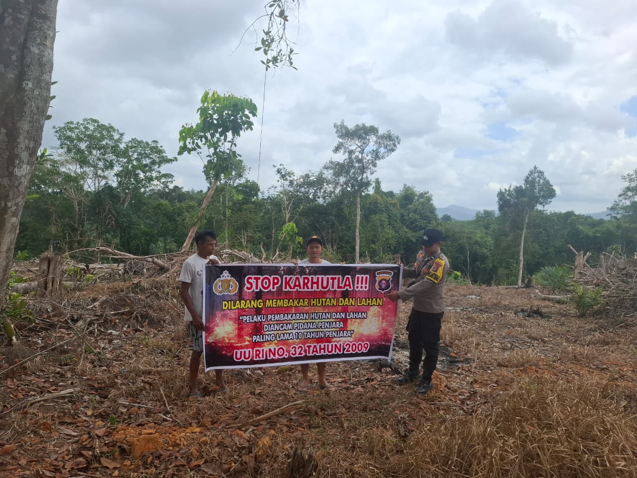 Bhabinkamtibmas Polsek Lamandau Sosialisasikan Pencegahan Karhutla kepada Warga Tapin Bini
