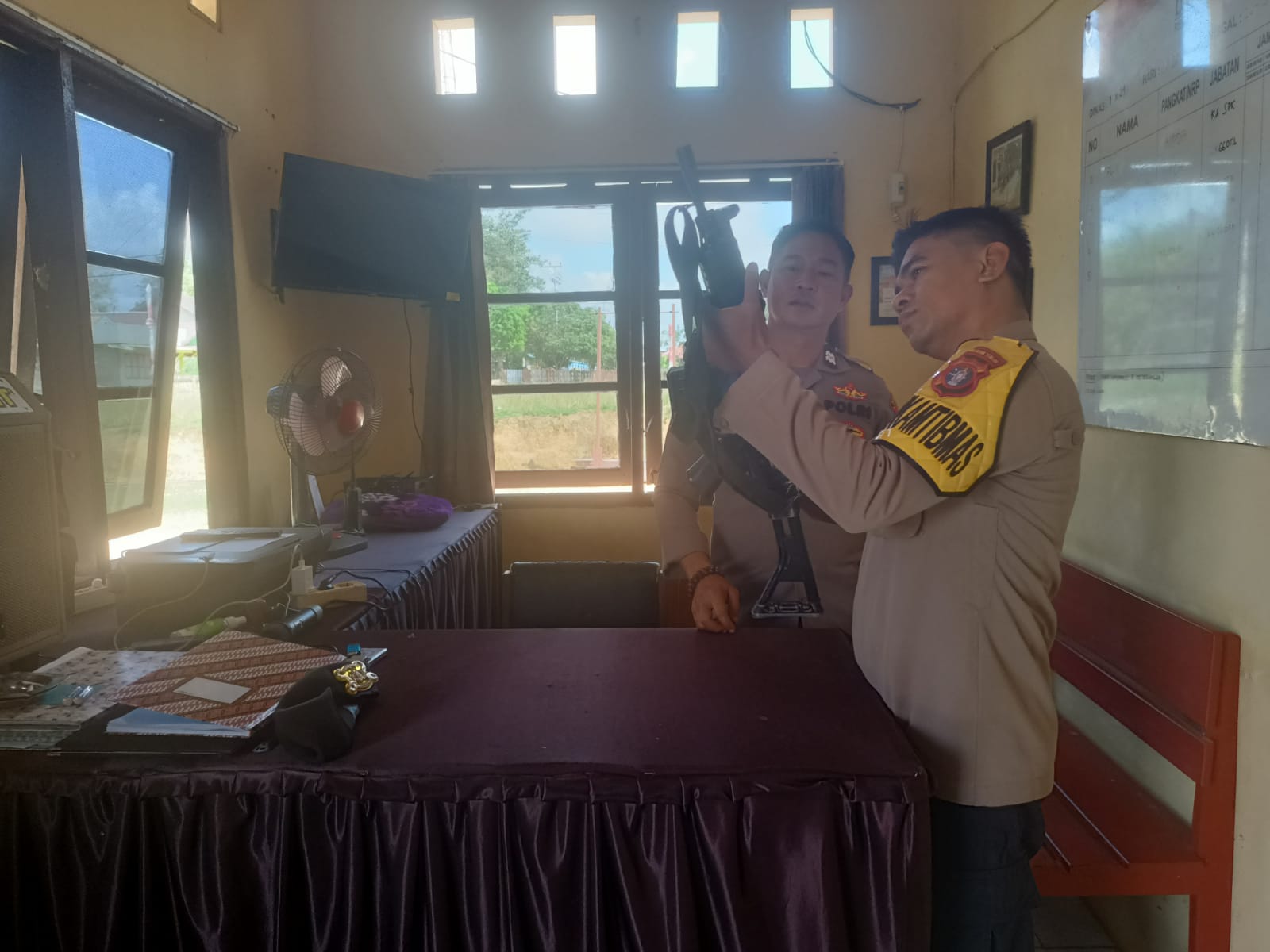 Piket Mako Polsek Marikit Buktikan Bahwa Pelayanan Tidak Mengenal Waktu