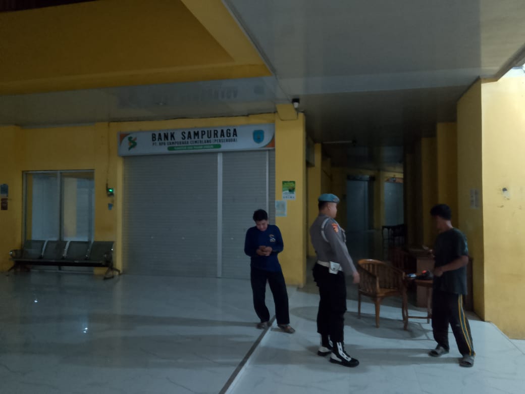 Polsek Bulik Laksanakan Patroli di Pasar Induk, Jaga Aktivitas Masyarakat pada Minggu Malam