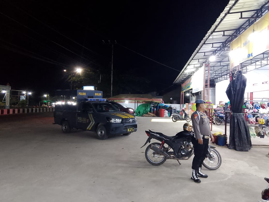 Polsek Bulik Laksanakan Patroli di Kawasan Pertokoan, Jaga Kamtibmas pada Minggu Malam
