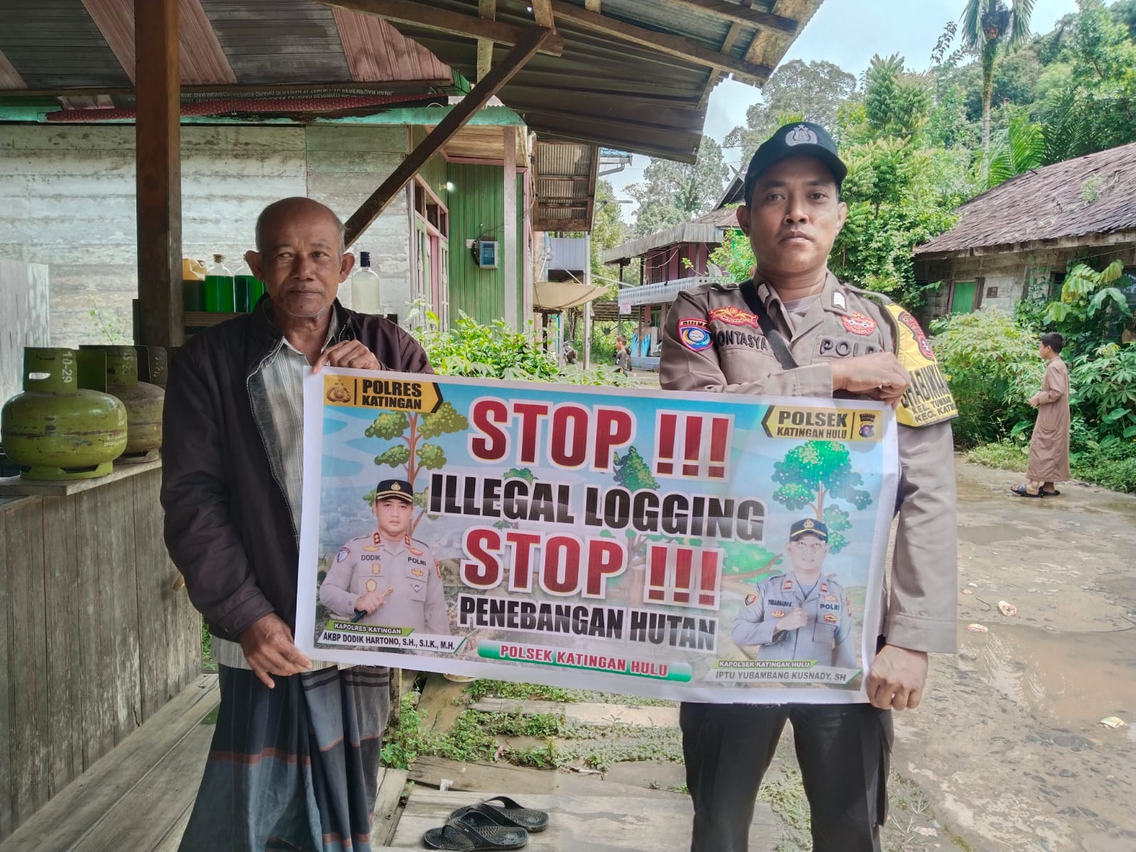 Upaya Pencegahan Penebangan Hutan secara Liar (Ilegal Logging), Bhabinkamtibmas sosialisasi kepada masyarakat.