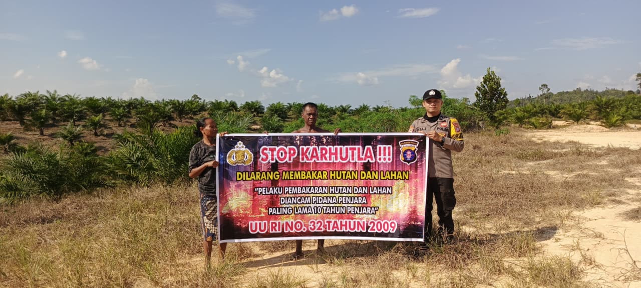 Bhabinkamtibmas Polsek Lamandau Gencarkan Sosialisasi Pencegahan Karhutla di Desa Suja