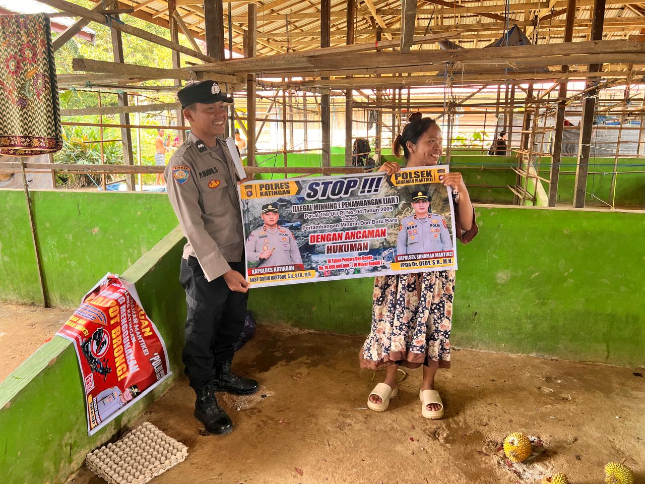 Bhabinkamtibmas Desa Dehes Sosialisasi tentang larangan Illegal Mining.
