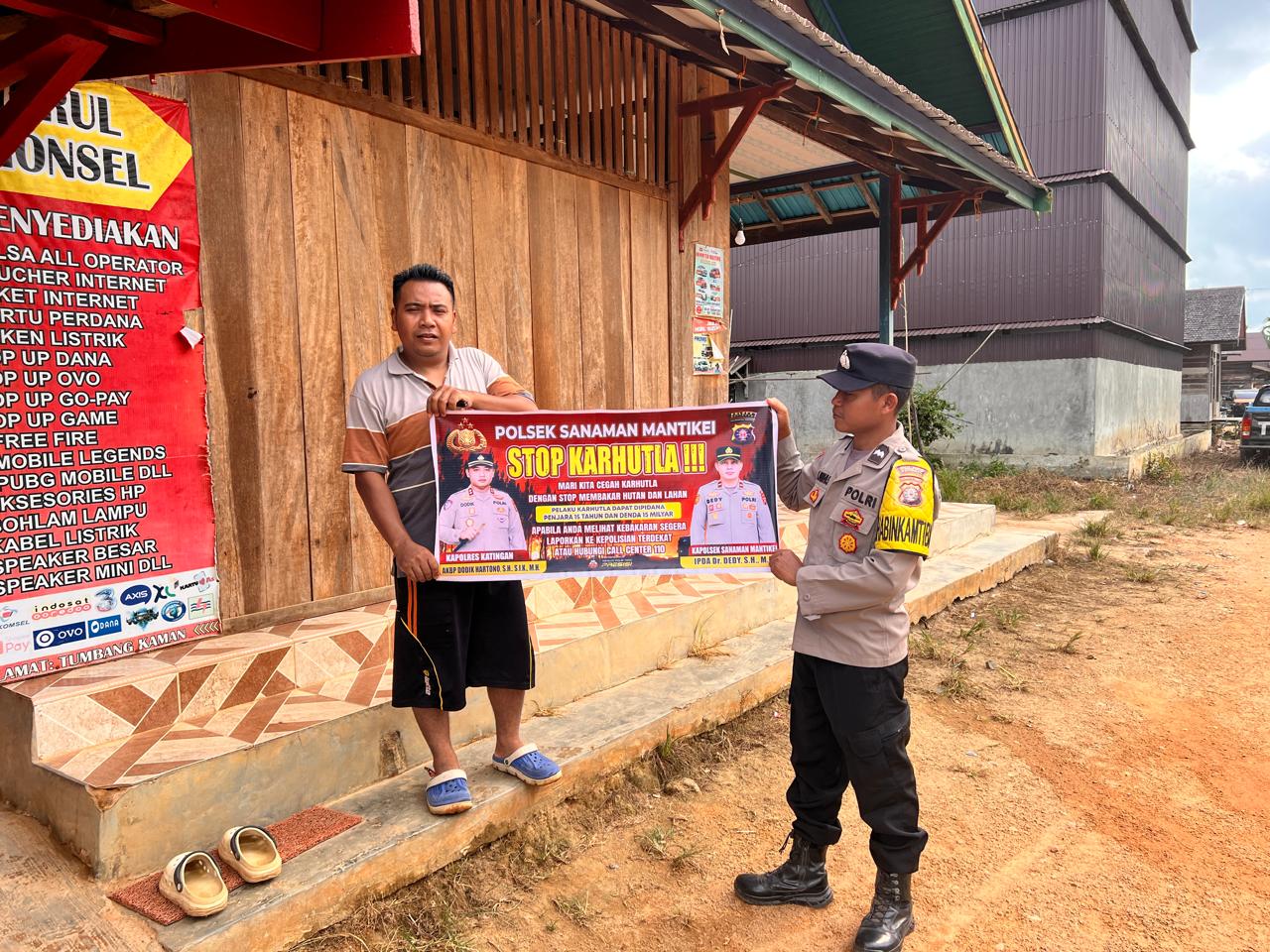 Bhabinkamtibmas Desa Dehes Sosialisasi imbauan tentang Karhutla