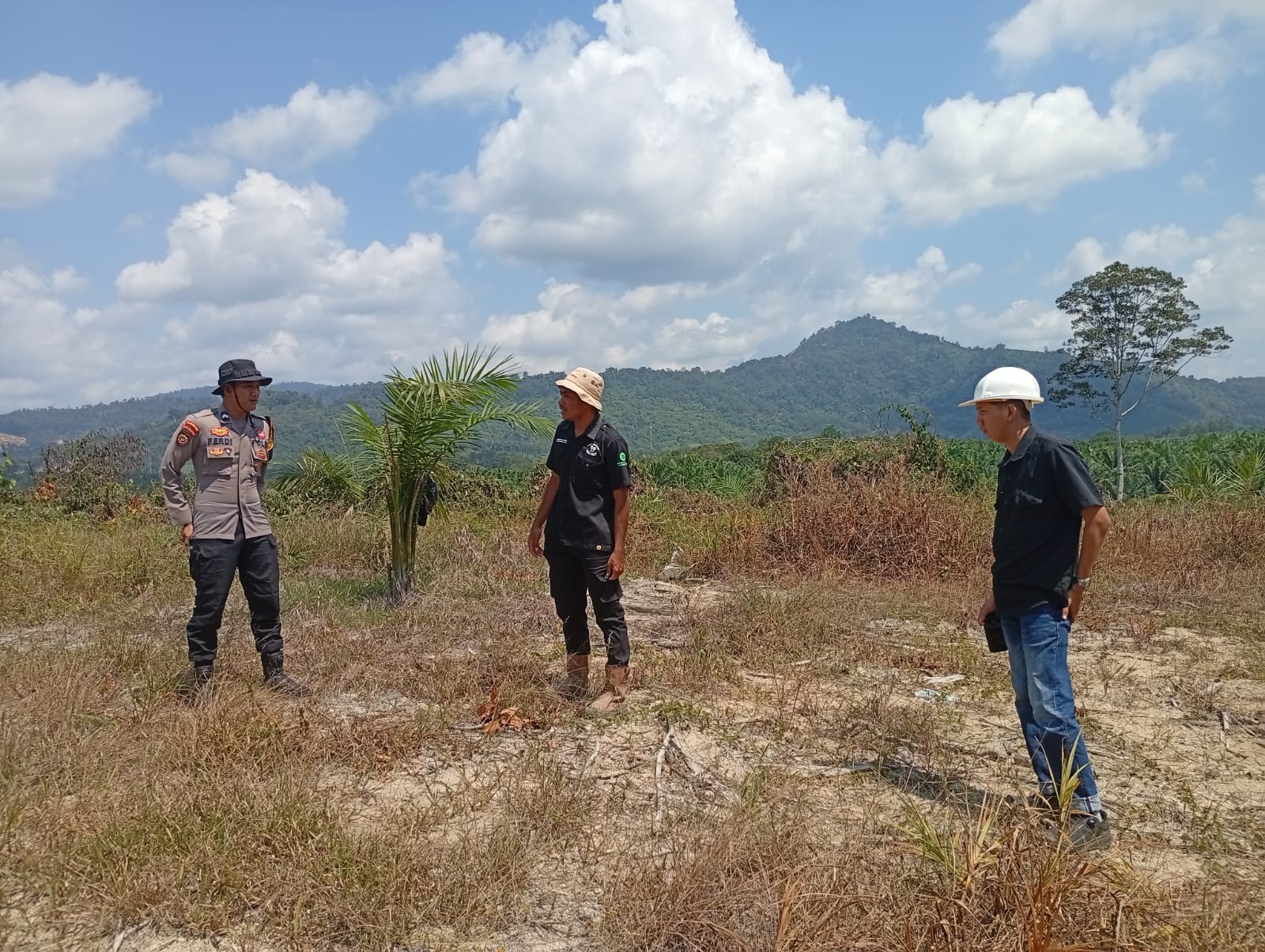 Bhabinkamtibmas Polsek Lamandau Cek Lahan Jagung, Dukung Program Ketahanan Pangan Nasional
