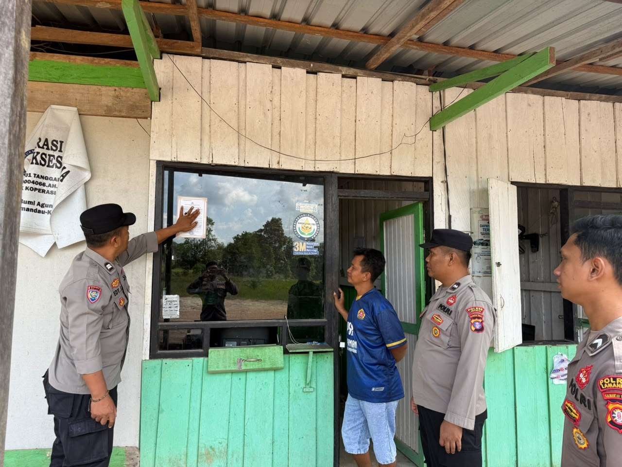 Satbinmas Polres Lamandau Gencarkan Sosialisasi Maklumat Kapolda dan Larangan Karhutla di Desa Bumi Agung
