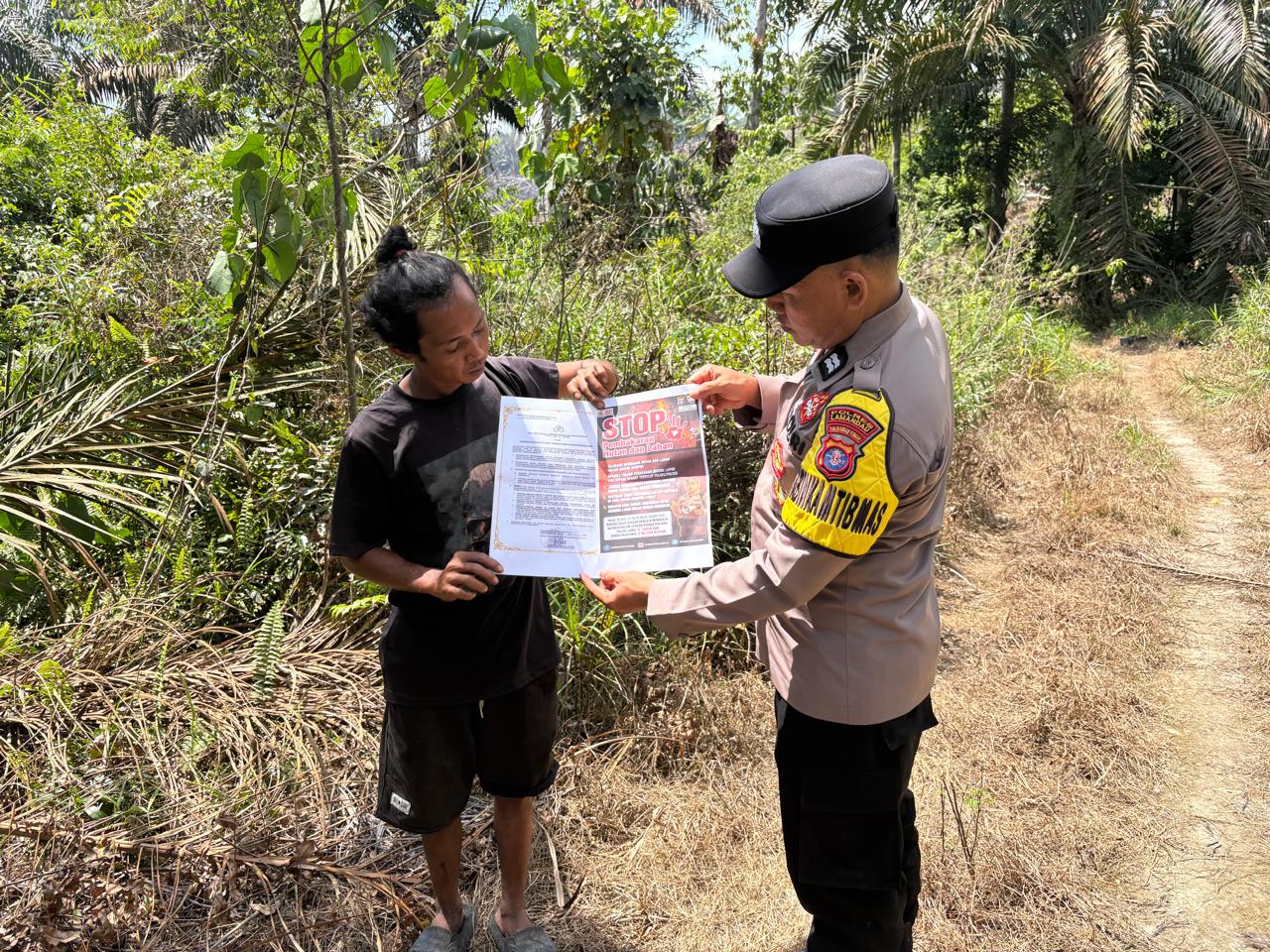 Bhabinkamtibmas Polsek Lamandau Gencarkan Sosialisasi Karhutla kepada Warga Desa Bayat