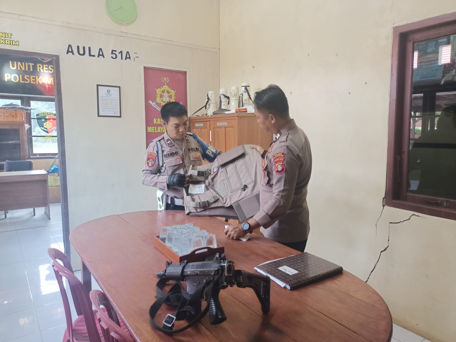 Personel Jaga Polsek Marikit Cek Kesiapan Sarana Penunjang Operasional