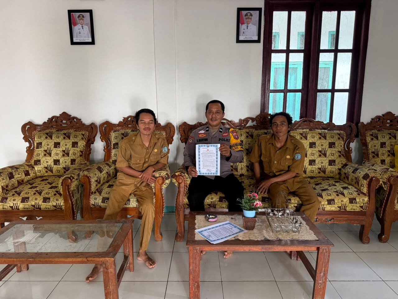 Bhabinkamtibmas Polsek Bulik Sosialisasikan Pencegahan Karhutla kepada Pemerintah Desa Beruta