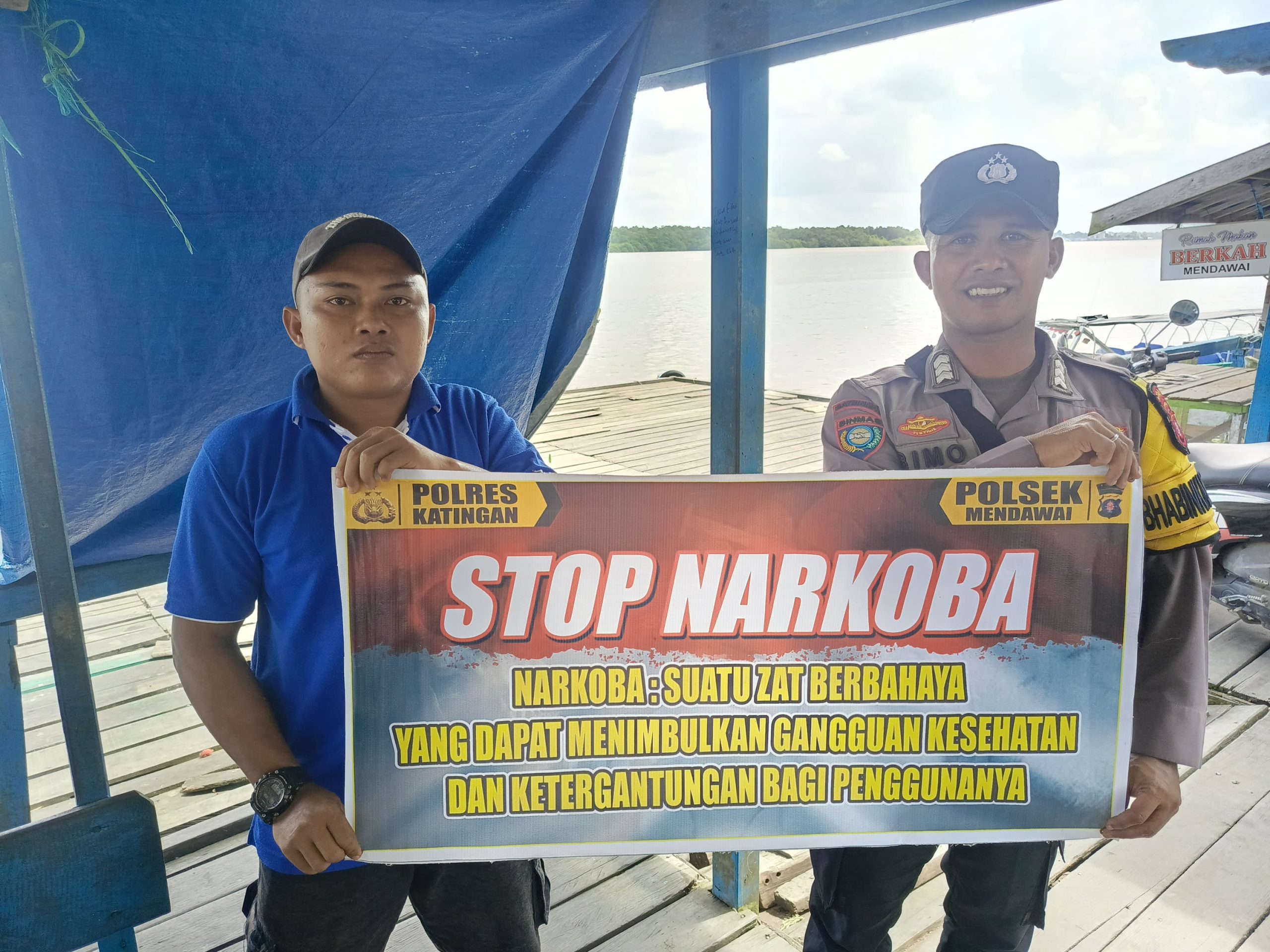 Sampaikan pesan Kamtibmas, Bhabinkamtibmas Posek Mendawai sambangi Warga.