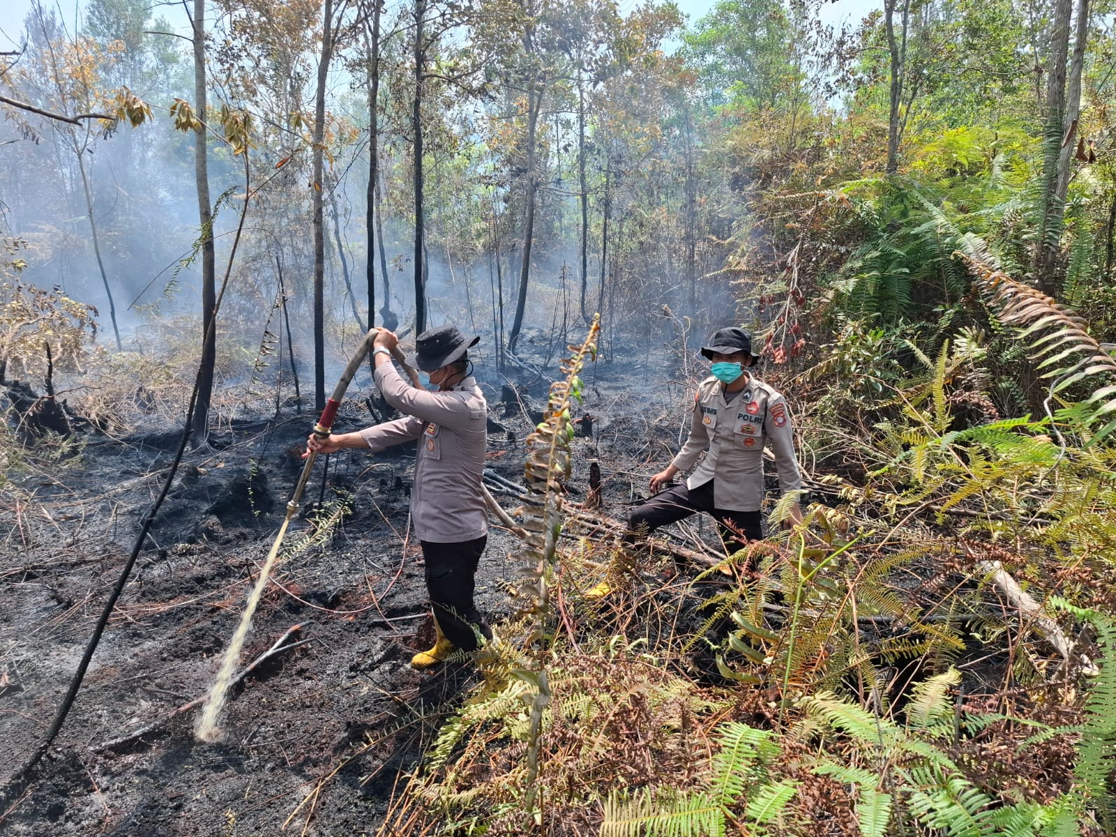 Satgas Aman Nusa Terus Lakukan Pembasahan Lahan Cegah Meluasnya Karhutla
