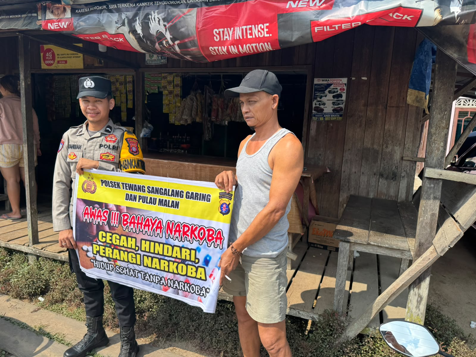 ‎Melalui Media Spanduk, Polsek Tewang Sangalang Garing dan Pulau Malan Imbau Warga Tidak Terjerumus  Penyalahgunaan Narkoba.