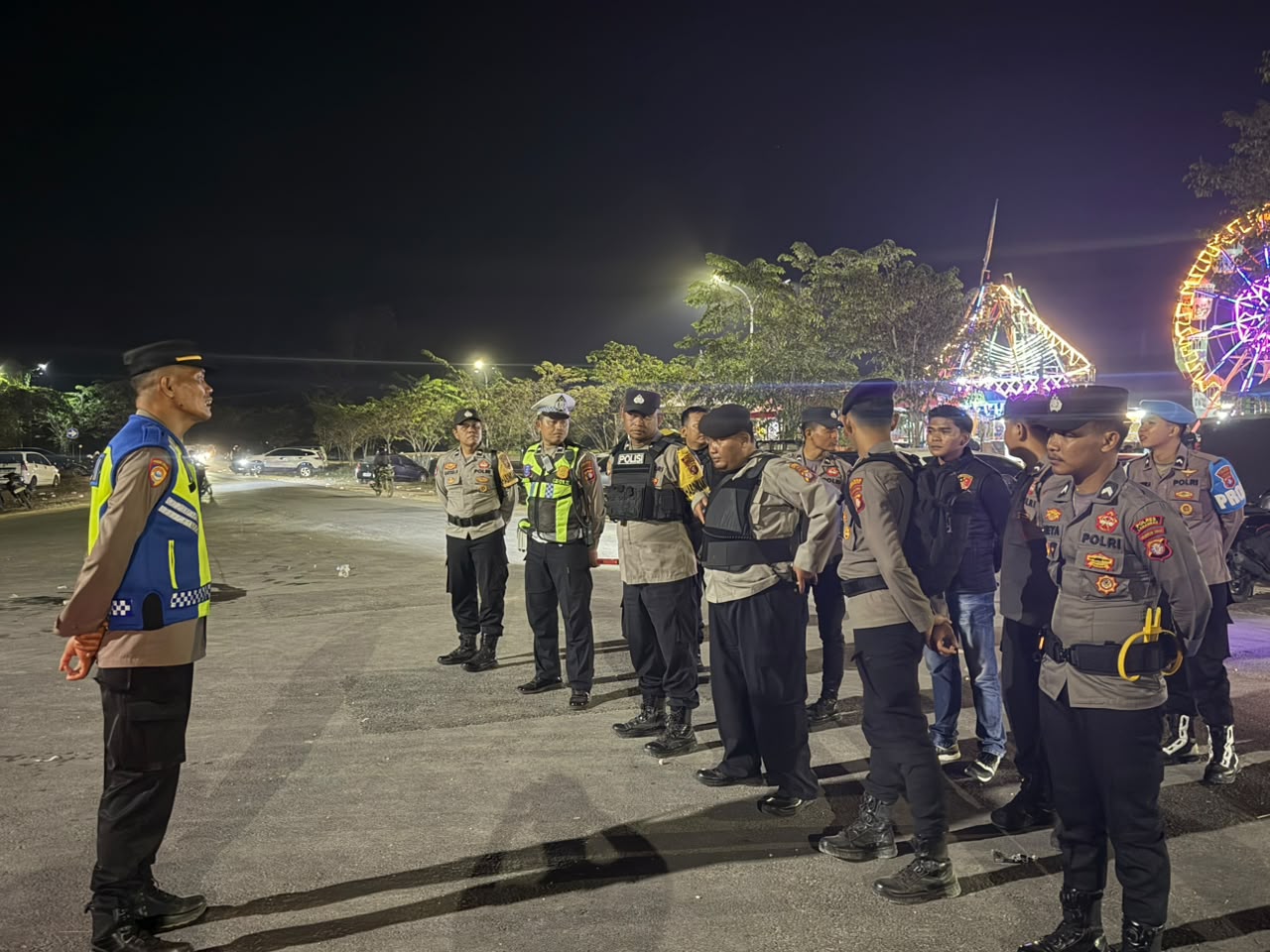 Personel Polres Lamandau Amankan Bazar HUT ke-24 Kabupaten Lamandau, Wujudkan Suasana Aman dan Kondusif