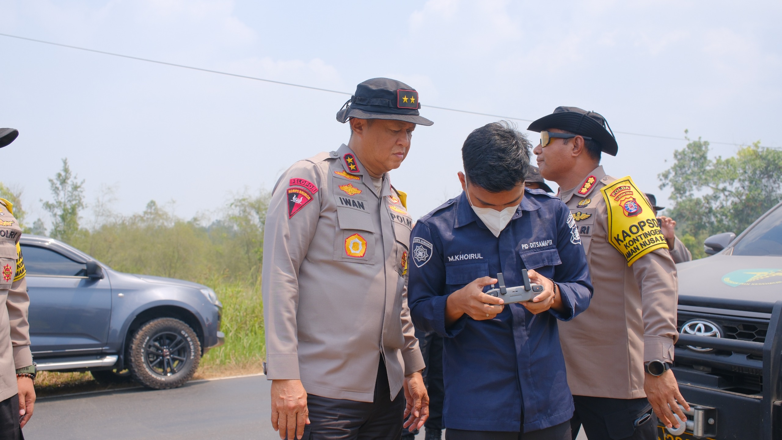 Pastikan Penanganan Maksimal, Kapolda Kalteng Bersama Dirsamapta Polda Kalteng Tinjau Langsung Titik Api Karhutla