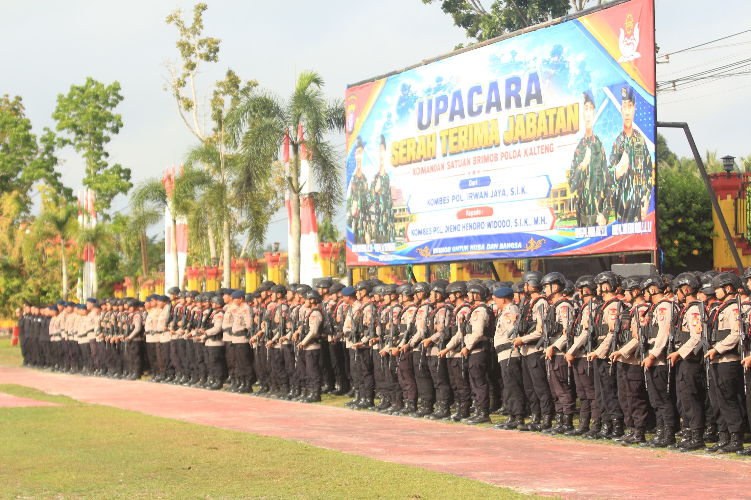 Dansatbrimob Polda Kalteng Pimpin Apel Satuan dan Cek Kesiapan Personel serta Sarpras