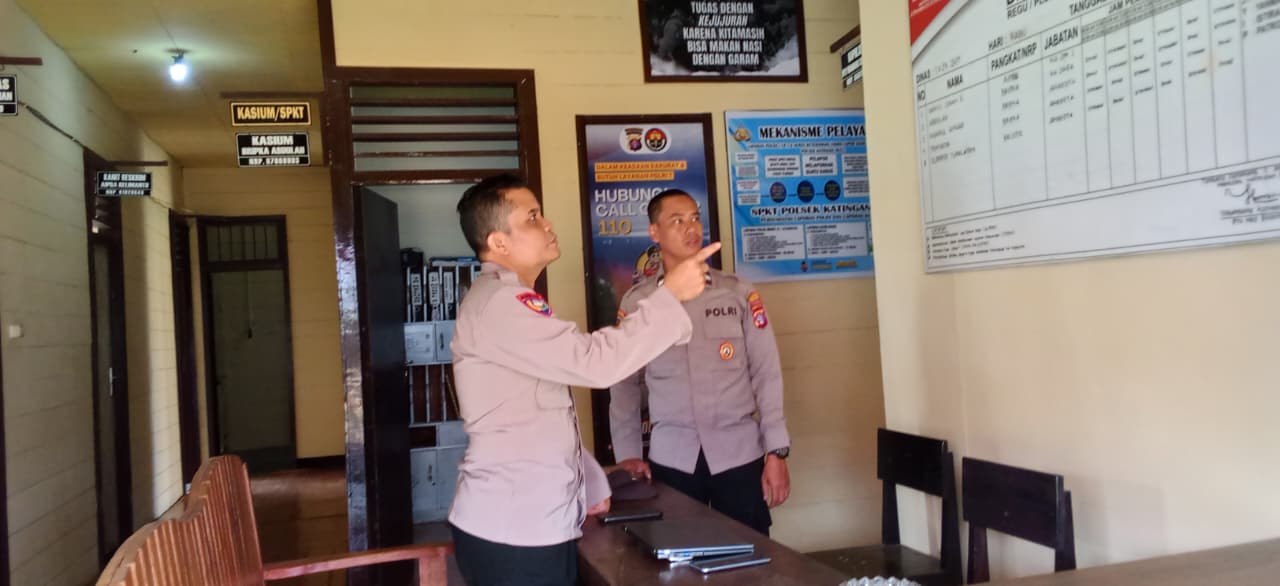 Personil Polsek Katingan Hulu melaksanakan penjagaan Mako pada pagi hari.