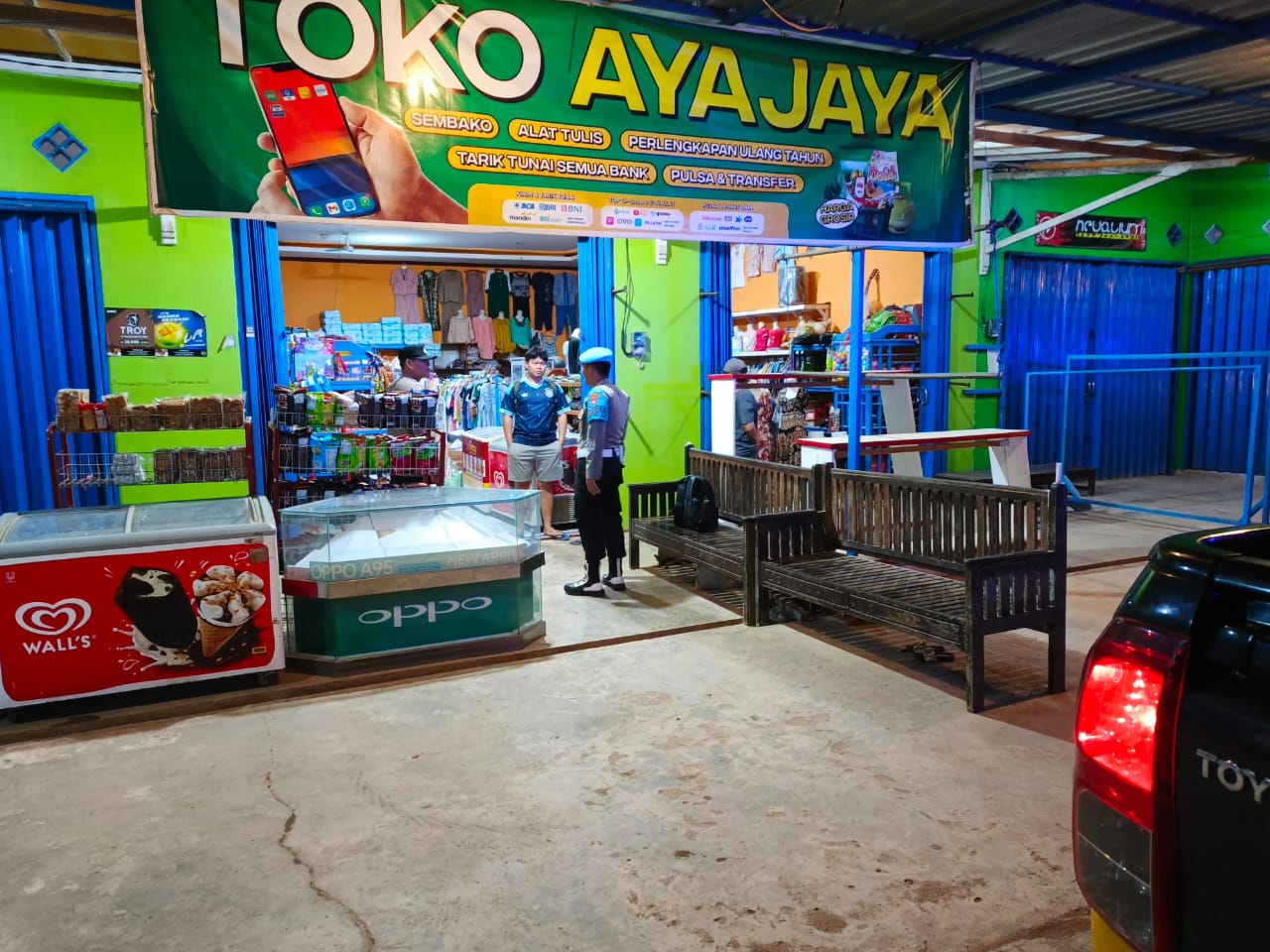 Polsek Lamandau Sambangi Warung, Perkuat Kemitraan dengan Masyarakat