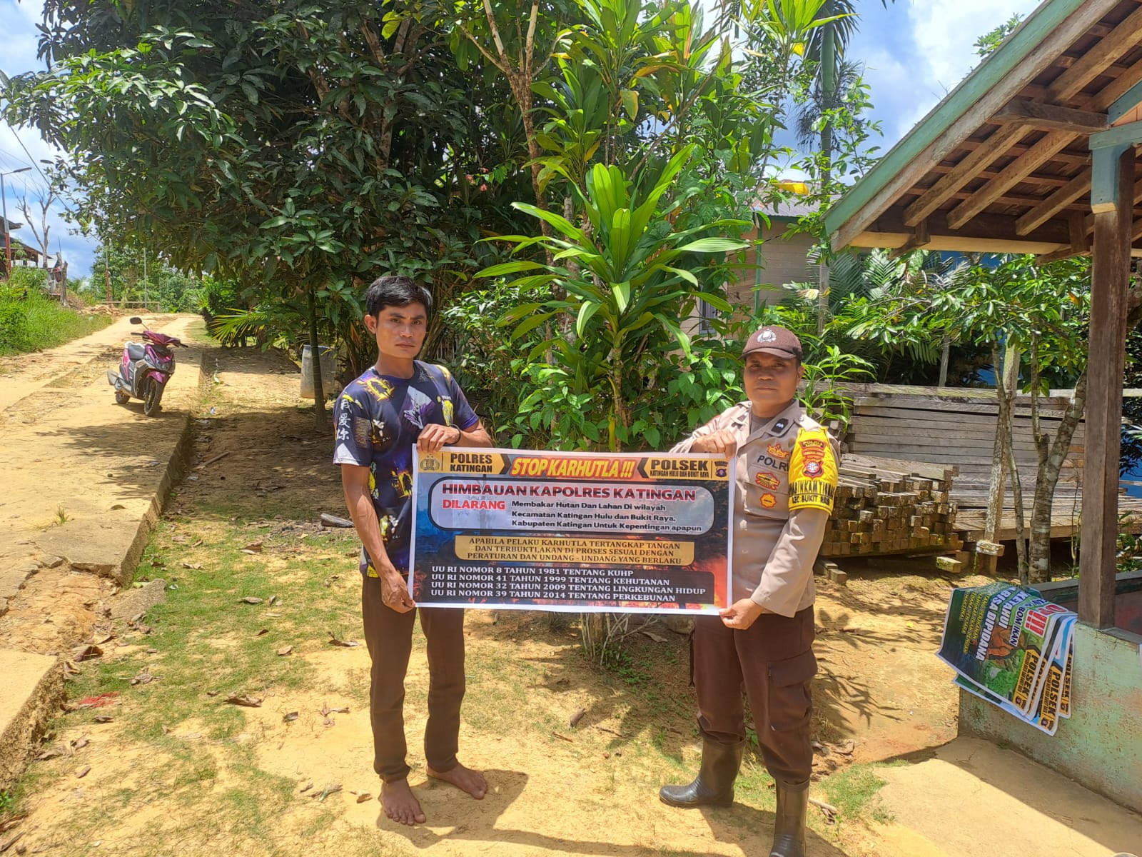 Upaya Pencegahan Kebakaran Hutan dan Lahan di Kecamatan Katingan Hulu dan Bukit Raya, Bhabinkamtibmas sosialisasi kepada masyarakat.
