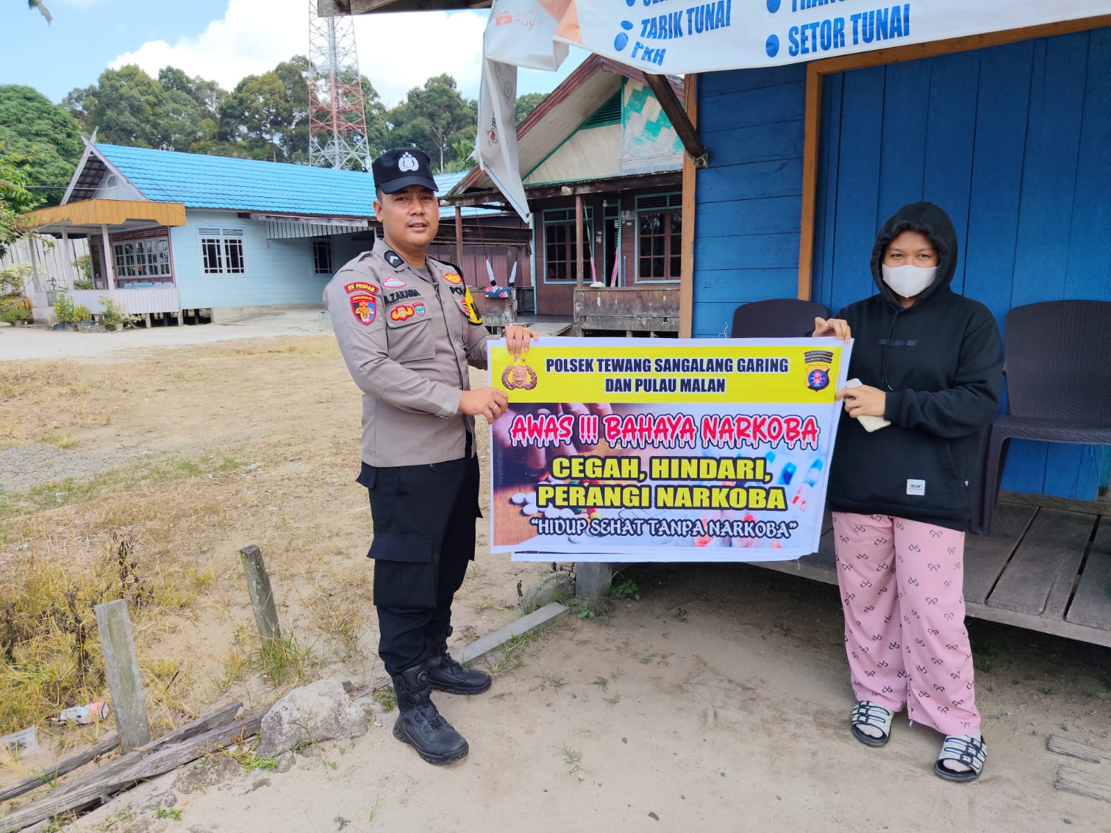 Melalui Imbauan dan media spanduk, Polsek Tewang Sangalang Garing dan Pulau Malan Imbau Warga Tidak Terjerumus Penyalahgunaan Narkoba.