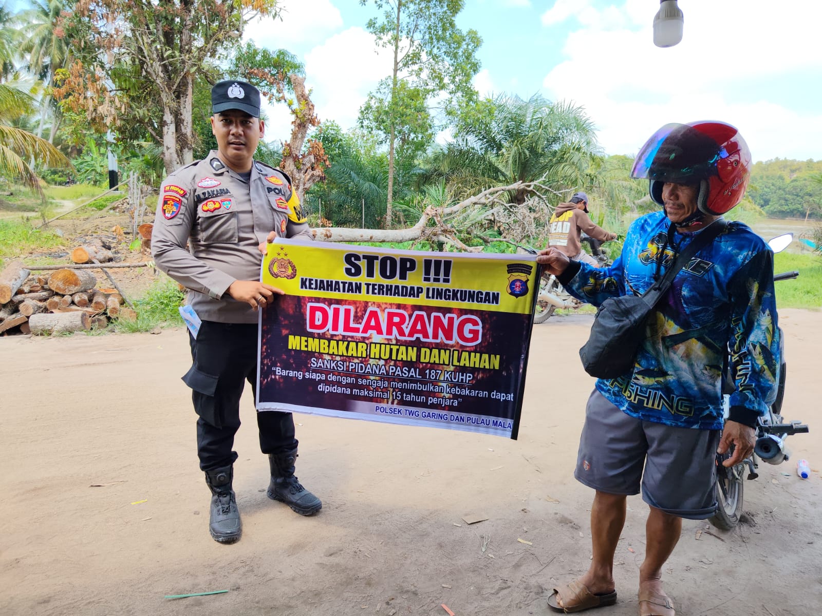 Bhabinkamtibmas Piket Polsek Tws Garing dan Pulau Malan terus sosialisasi Stop Karhutla kpd Masyarakat.