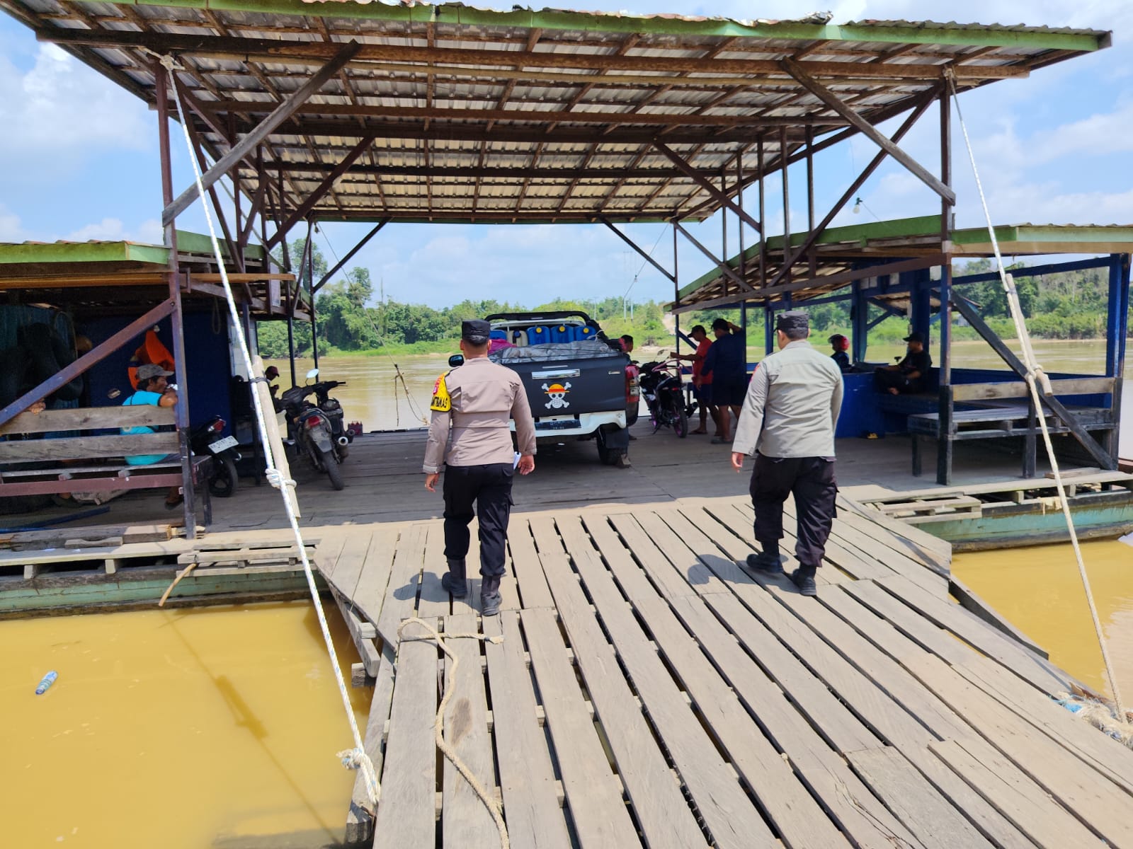 Dengan Patroli Dialogis, Polsek Tewang Sangalang Garing dan Pulau Malan Berikan Rasa Aman Kepada Masyarakat.