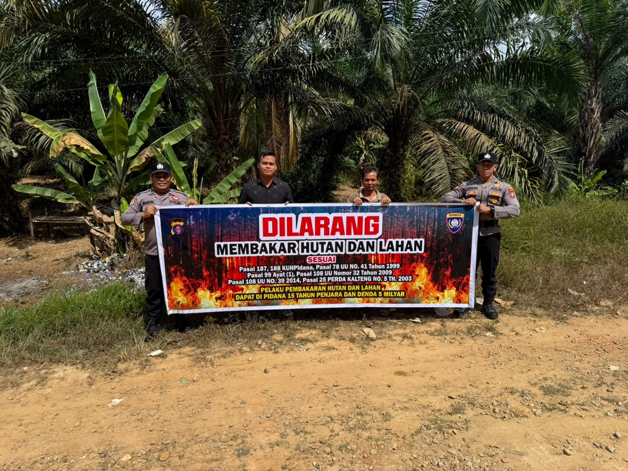 Bhabinkamtibmas Polsek Delang Sosialisasikan Larangan dan Sanksi Pembakaran Hutan dan Lahan