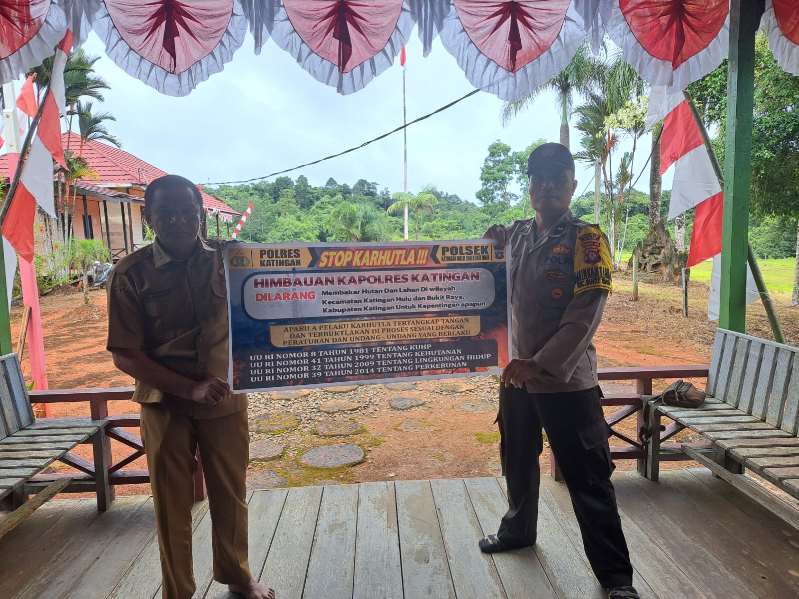 Upaya Pencegahan Kebakaran Hutan dan Lahan di Kecamatan Katingan Hulu dan Bukit Raya, Bhabinkamtibmas sosialisasi kepada masyarakat.