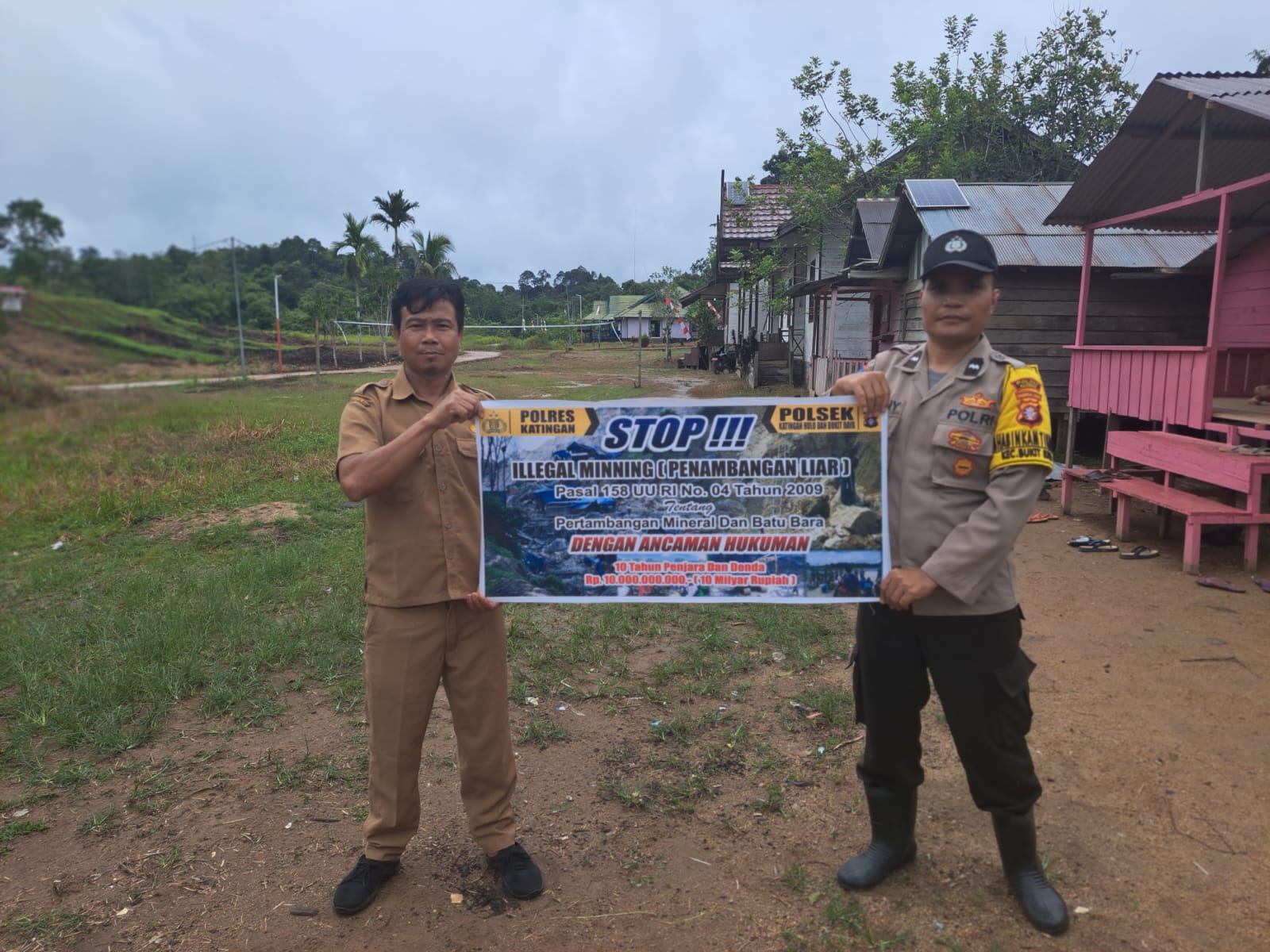 Upaya pencegahan Penambangan Emas Tanpa Ijin (PETI) di Kecamatan Katingan Hulu dan Bukit Raya, Bhabinkamtibmas sosialisasi kepada masyarakat.