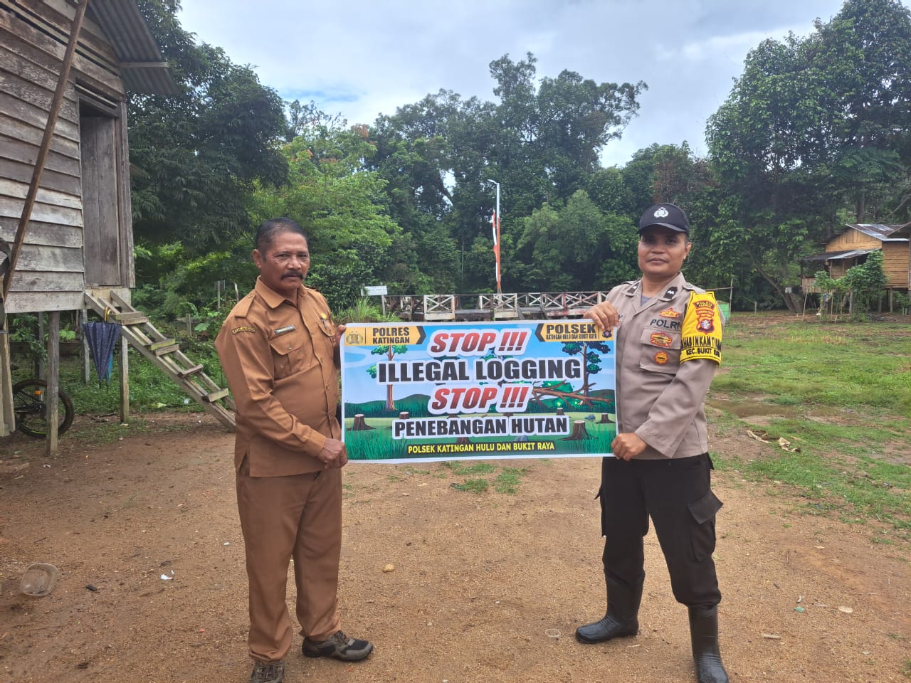 Upaya Pencegahan Penebangan Hutan secara Liar (Ilegal Logging), Bhabinkamtibmas sosialisasi kepada masyarakat.