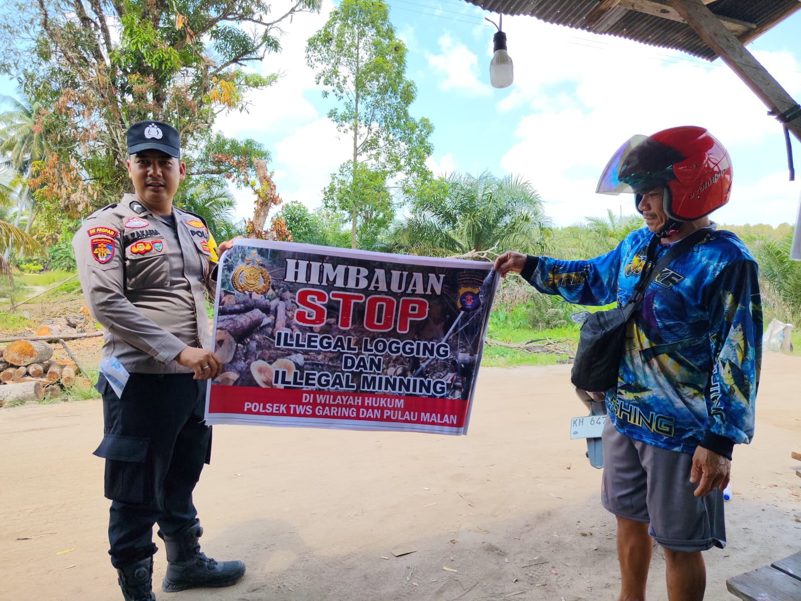 Upaya pencegahan ilegal logging dan mining Bhabinkamtibmas Polsek Tws Garing dan Pulau Malan gencar gencar rutin sosialisasi larangan ilegal Logging dan Mining.