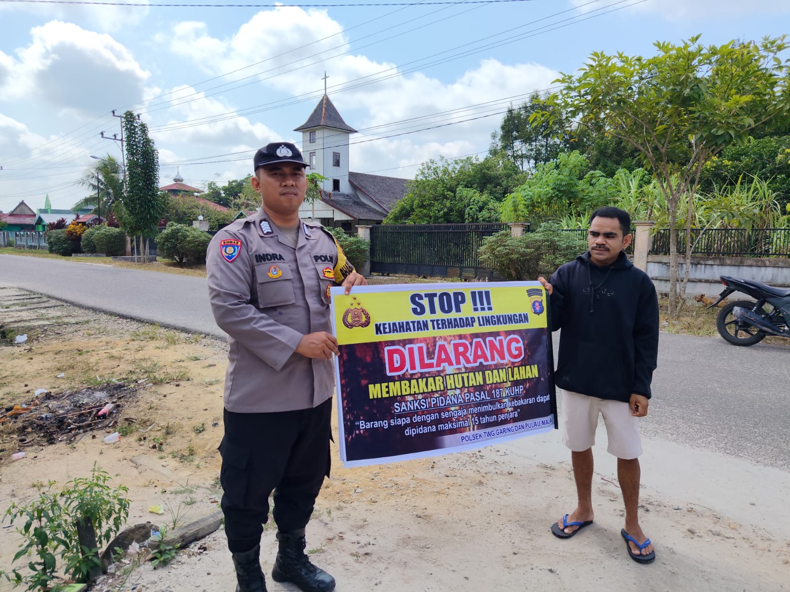 Bhabinkamtibmas Piket Polsek Tws Garing dan Pulau Malan terus sosialisasi Stop Karhutla kpd Masyarakat.