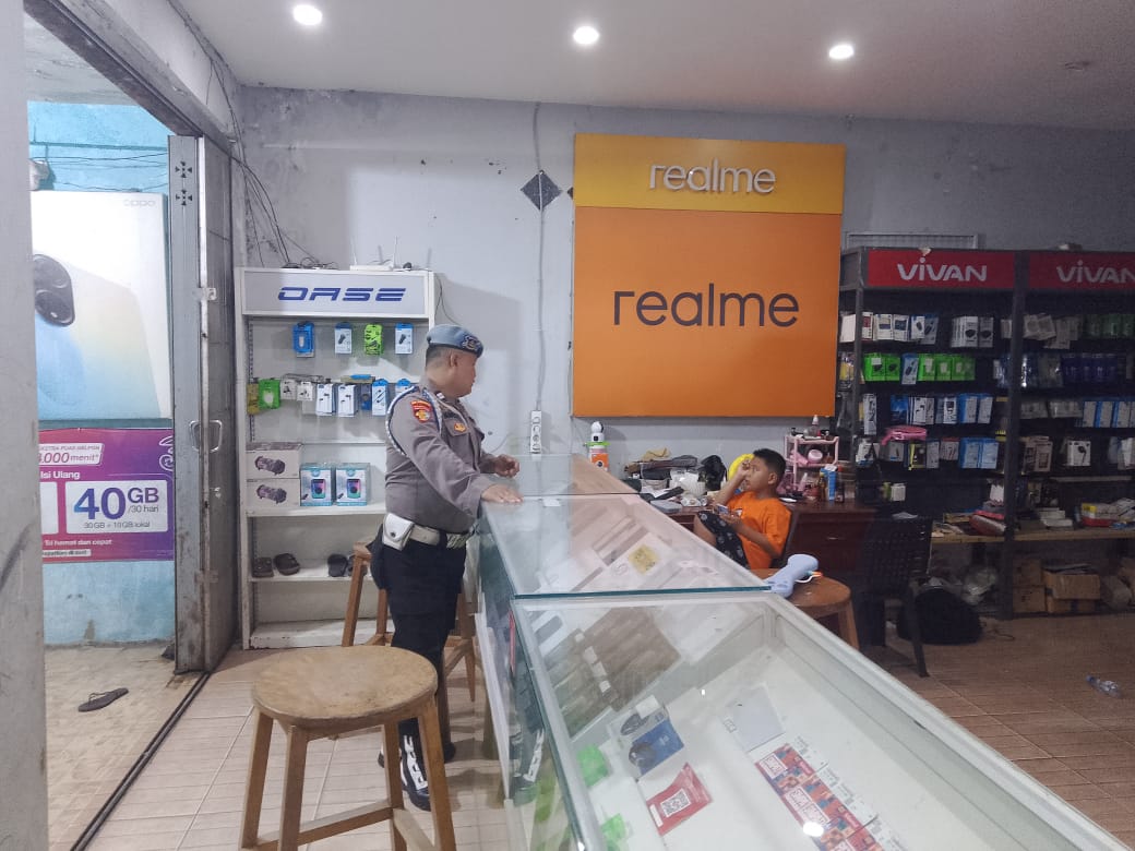 Polsek Bulik Patroli Pertokoan, Tingkatkan Kehadiran Polri di Tengah Masyarakat