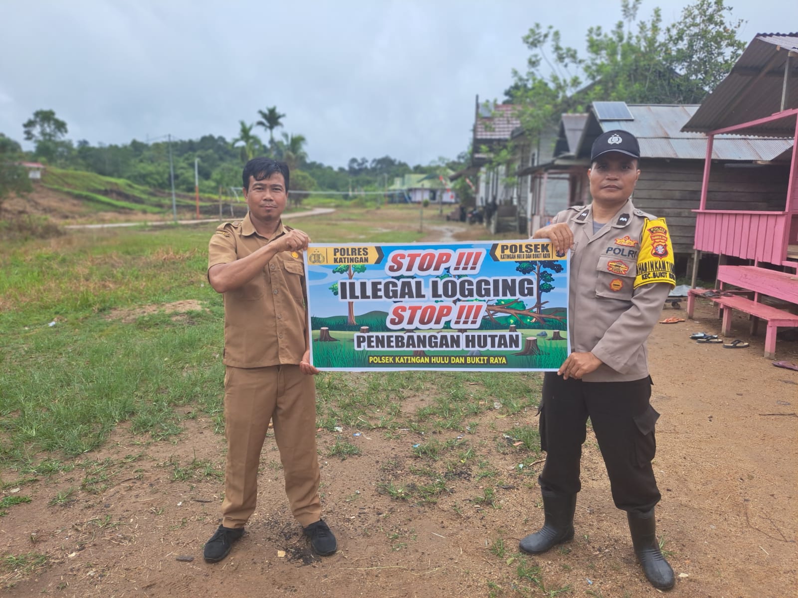 Upaya Pencegahan Penebangan Hutan secara Liar (Ilegal Logging), Bhabinkamtibmas sosialisasi kepada masyarakat.