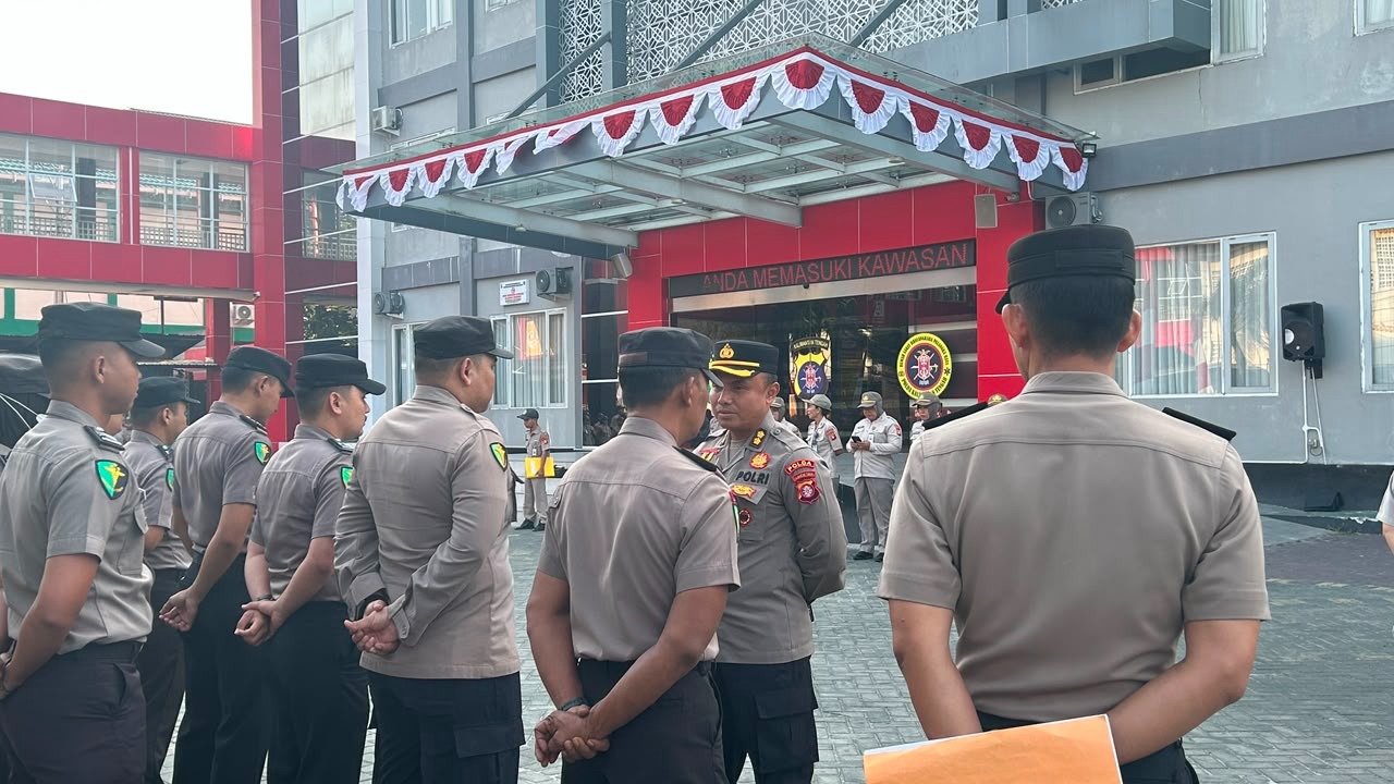 Pastikan Tampil Prima, Karumkit Bhayangkara Cek Kerapian dan Sikap Tampang Personel Sebelum Bertugas