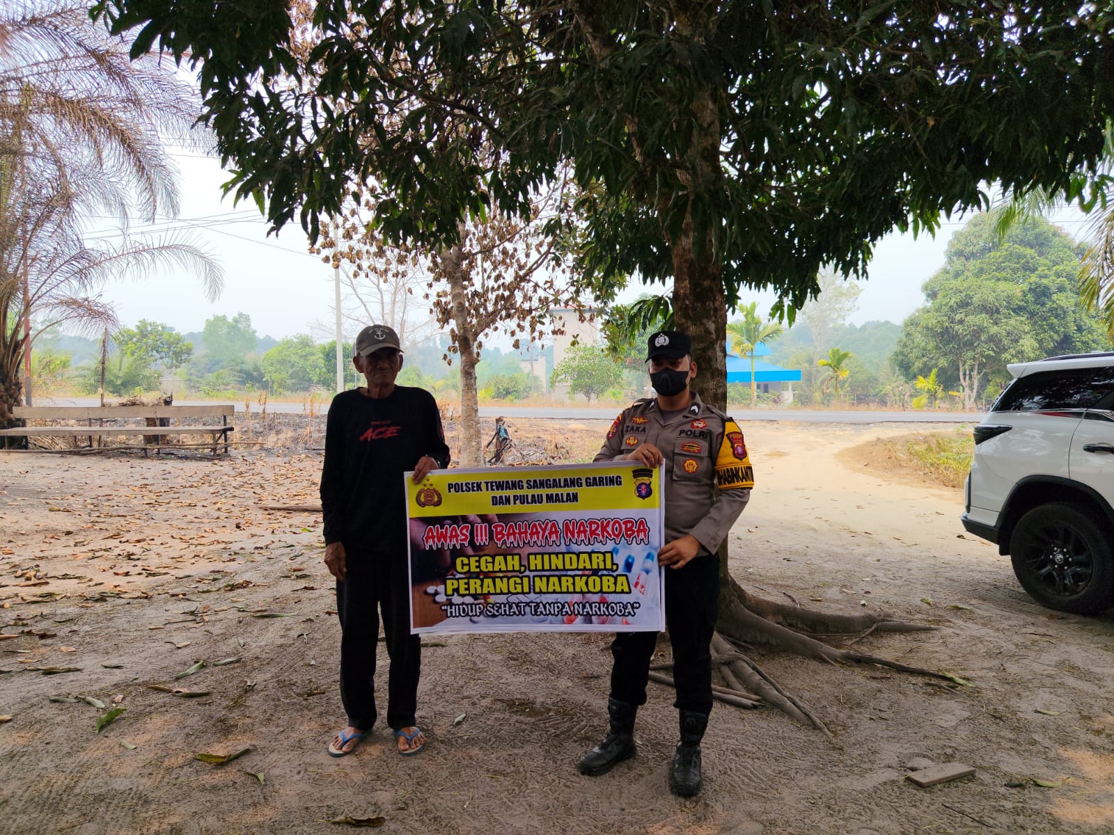 ‎Melalui Imbauan dan media spanduk, Polsek Tewang Sangalang Garing dan Pulau Malan Imbau Warga Tidak Terjerumus Penyalahgunaan Narkoba.